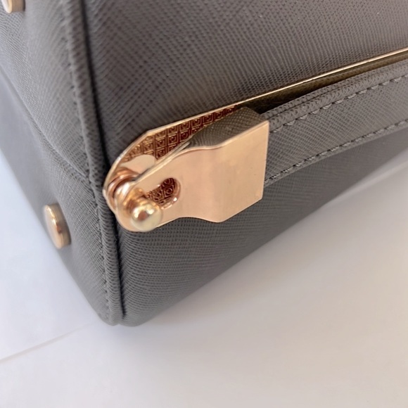 Stylish Handbag - Picture 5 of 5